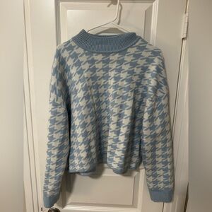 H&M Light Blue and White Houndstooth Sweater